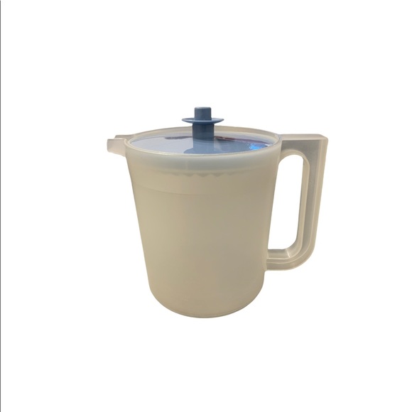 Vintage Tupperware Plastic Clear Juice Pitcher with Blue Push Button Lid - Picture 2 of 5